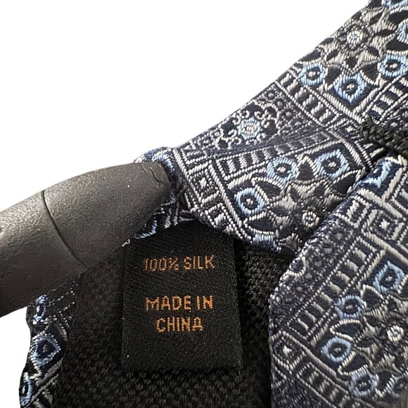 JOS.A. Bank Reserve Mens 100% Silk Necktie Geometric Pattern In Black & Gray - Picture 5 of 8